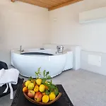 Villa Rosa Con Accesso Sul Mare